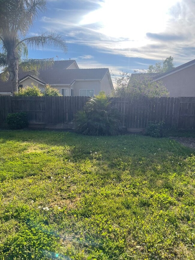 Building Photo - Available Now!! 3-Bedroom, 2-Bathroom Home...