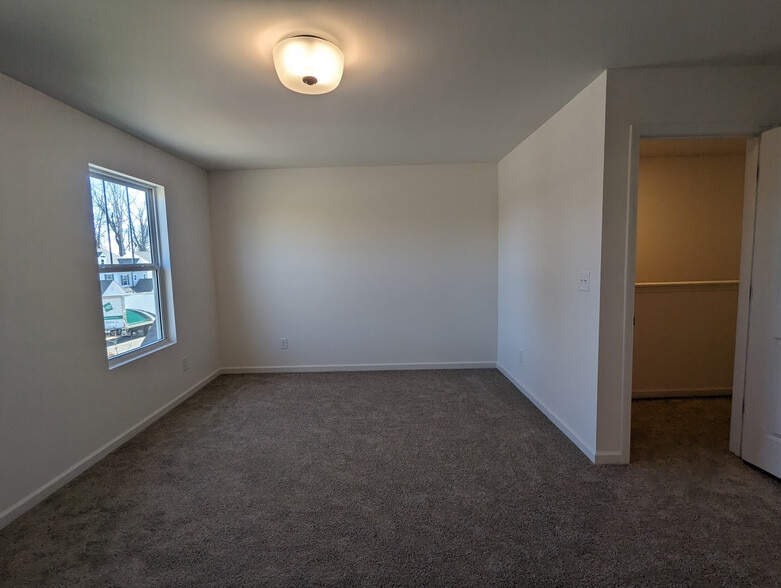 Building Photo - Room in Townhome on Pagebrook Lane