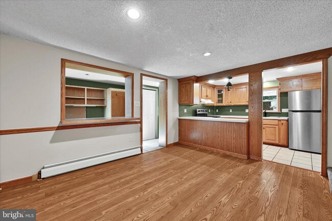 Building Photo - 430 E Main St