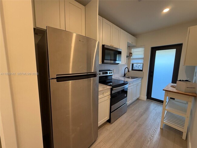 Building Photo - 1721 SW 13th St