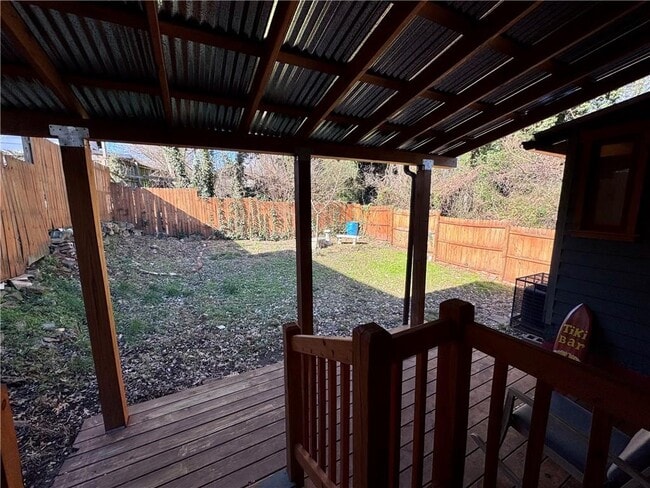 Building Photo - 749 Cooper St SW