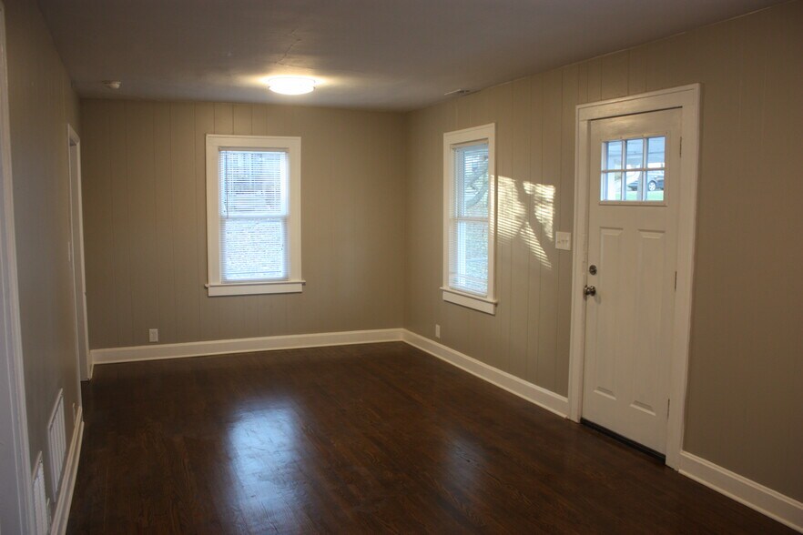 Living Room 4 - 209 E 80 Terrace