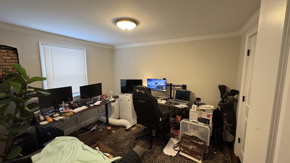 Building Photo - 6 Hardwick Ter