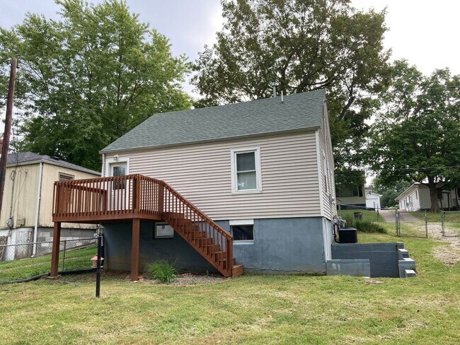 Building Photo - Rental Amount REDUCED!