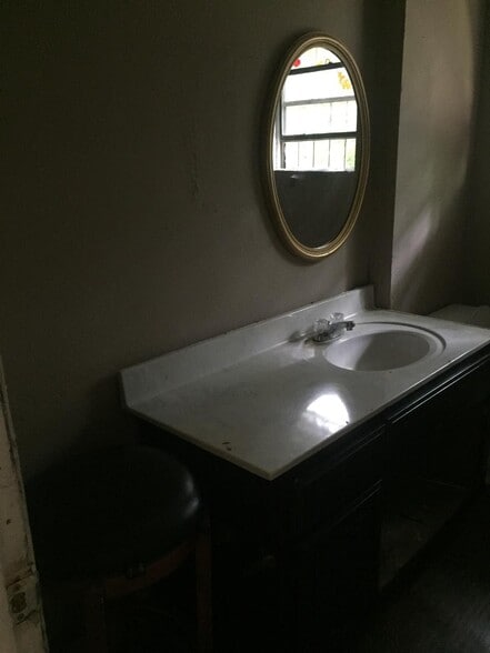bathroom - 1406 Aransas Ave