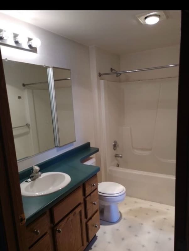 Building Photo - 510 Hanson Rd