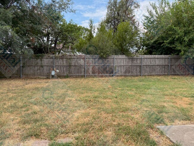 Building Photo - 1720 Briarcreek