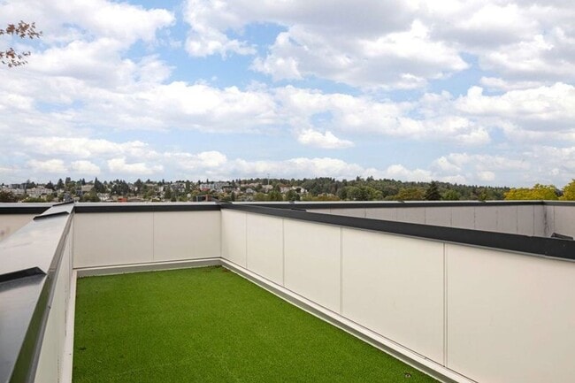 Building Photo - CHRONICLE: Stylish Wallingford Studios wi...