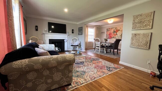 Building Photo - 3237 Washington Blvd