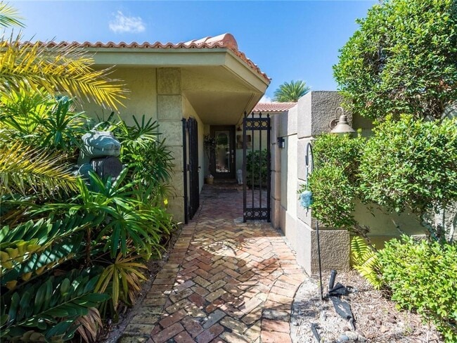 Building Photo - 2319 NE 16th Ave