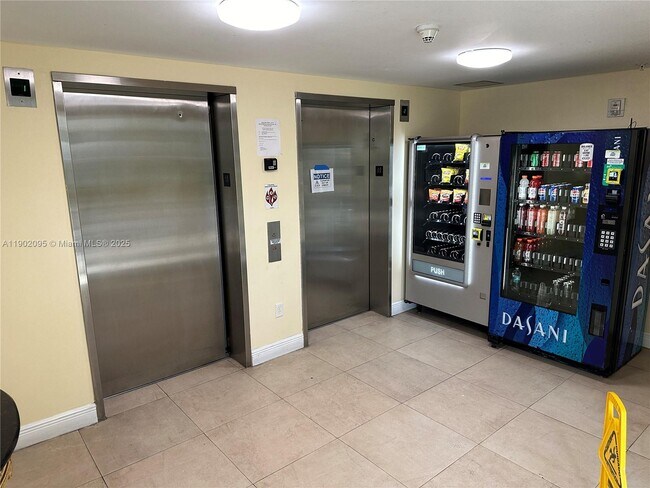 Building Photo - 1350 NW 8th Ct