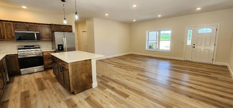 Building Photo - 504 Brian St