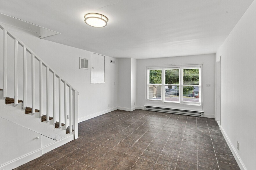 Building Photo - 5713 Vine Ridge Dr