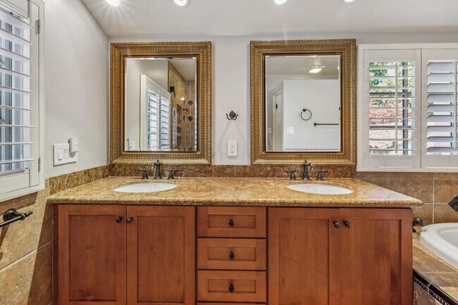 Building Photo - Mediterranean Beauty in Crescent Park – 5B...
