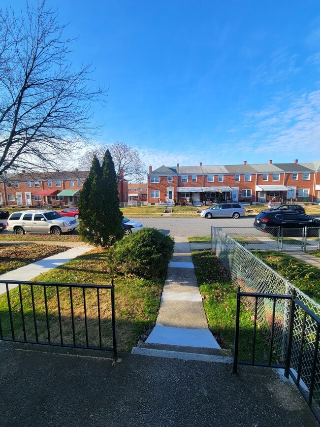 Building Photo - 2224 Graythorn Rd