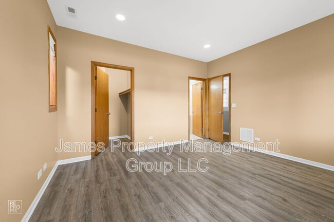 Building Photo - 2711 W Congress Pkwy