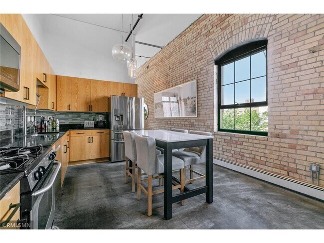 Building Photo - 404 N Washington Ave