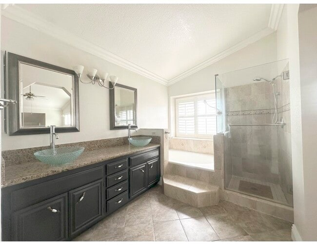 Building Photo - 19852 E Round Hill Ln