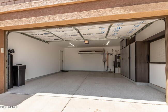 Building Photo - 2560 W Canyon Way