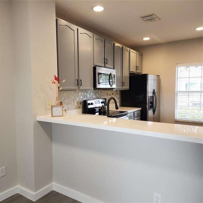 Building Photo - 10672 Savannah Wood Ct