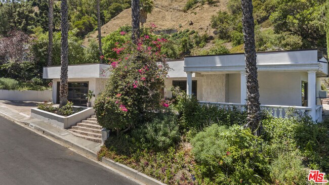 Building Photo - 3453 Green Vista Dr