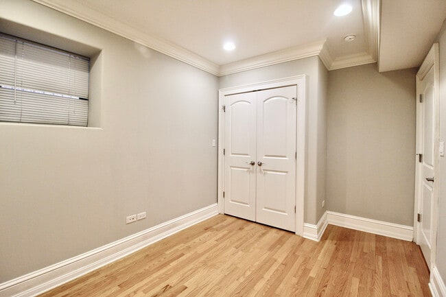 Building Photo - 5528 S Indiana Ave