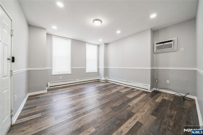 Building Photo - 309 14th St