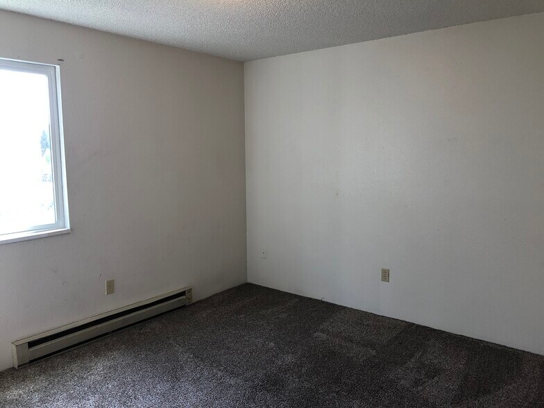 Building Photo - 500 NE Maiden Ln