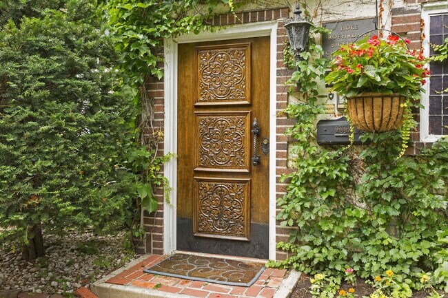 Primary Photo - 212 Ridgewood Ave