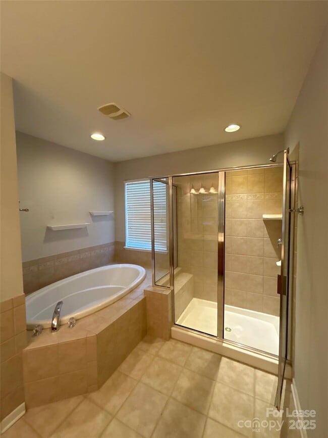 Building Photo - 8130 Bridgegate Dr