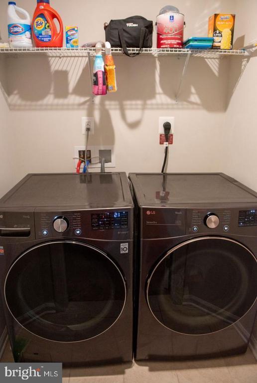 Building Photo - 9816 Cedarmass Cir