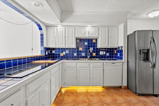 Building Photo - 17 Antilles Ln