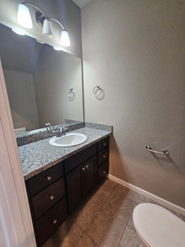 Building Photo - Beautiful newly constructed townhomes in East Medford