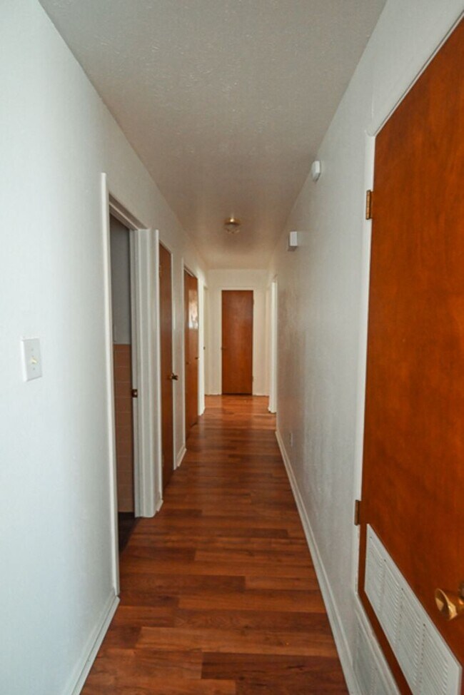Building Photo - 3 Bedroom 2 Bath, For Lease Bowie TX
