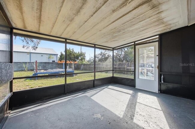 Building Photo - 113 N Lancelot Ave