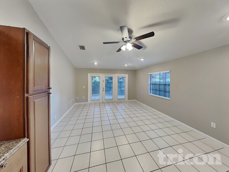 Building Photo - 835 Stonybrook Cir