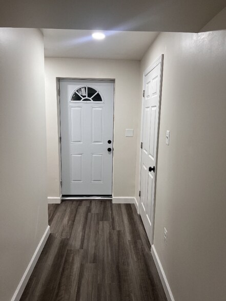 Building Photo - 353 Daleview Dr