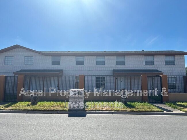 Primary Photo - 2133 Kerria Ave