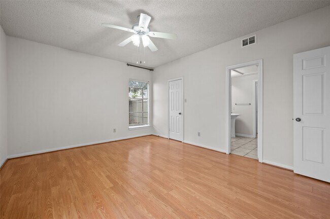 Building Photo - 5718 Val Verde St