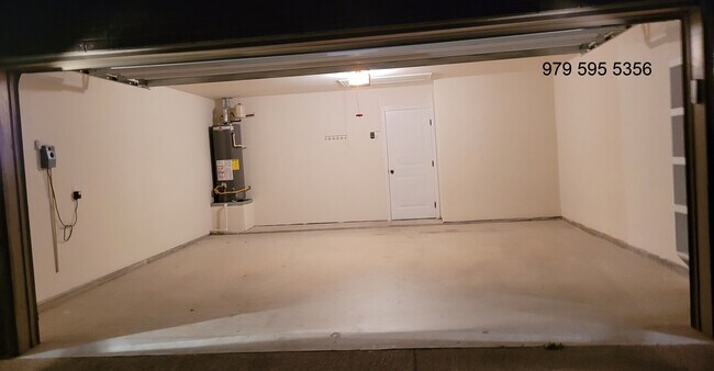Building Photo - 1204 Robinsville Ct