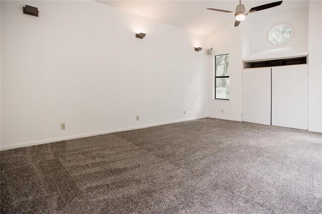 Building Photo - 5139 Meadow Creek Dr