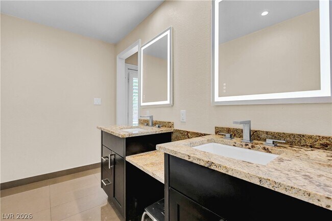 Building Photo - 2712 W Oakey Blvd