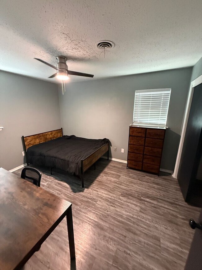 Building Photo - PRE LEASING for fall 2026! 4/2 by LCU!