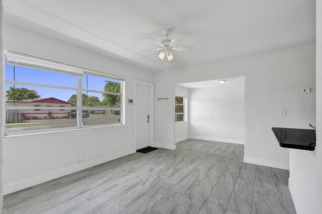 Building Photo - 651 SW 15th St