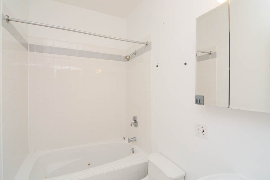 Building Photo - 218 W Division St