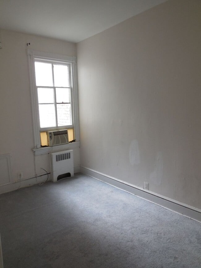 Building Photo - $4500 / 4br - Sunny 4 Bedroom 2 Bath Georg...