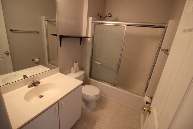 Building Photo - 3940 Stonefield Dr