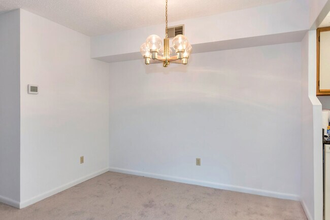 Building Photo - 112 Turtle Creek #12