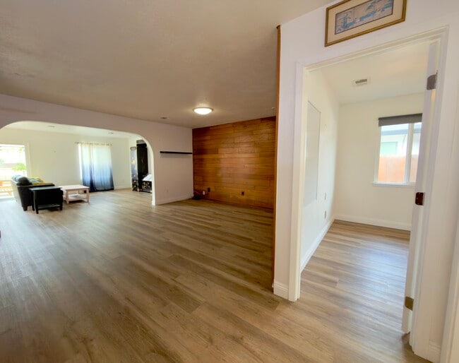 Building Photo - 4504 Moraga Ave