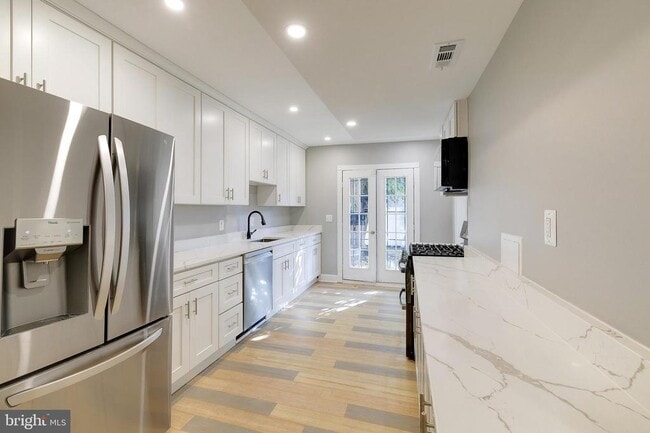 Building Photo - 1393 F St NE